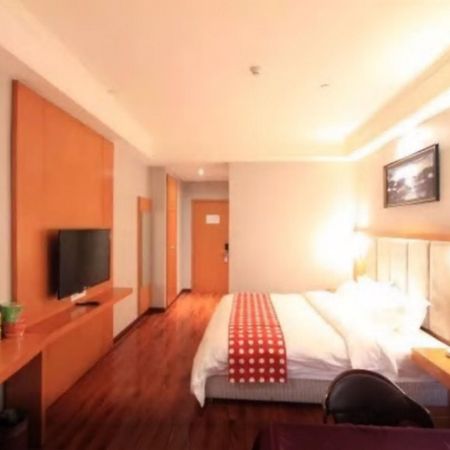 Ibis Chongqing Airport Hotel Bagian luar foto
