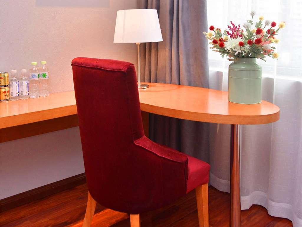 Ibis Chongqing Airport Hotel Bagian luar foto