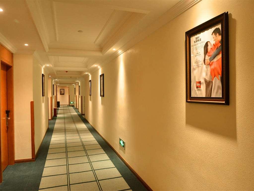 Ibis Chongqing Airport Hotel Bagian luar foto