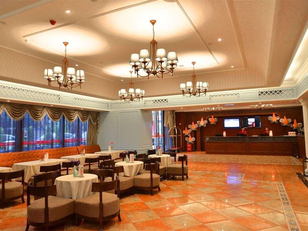 Ibis Chongqing Airport Hotel Bagian luar foto