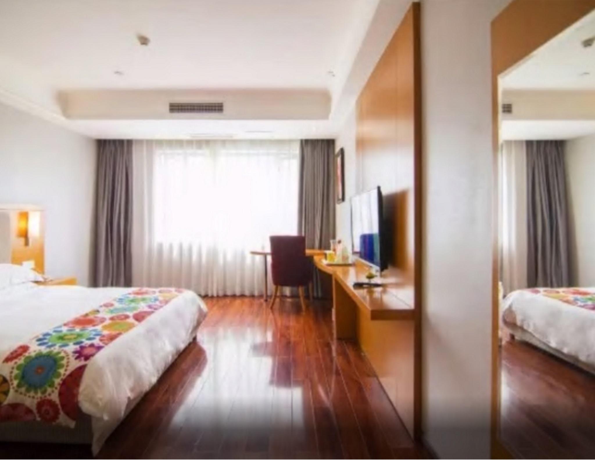 Ibis Chongqing Airport Hotel Bagian luar foto